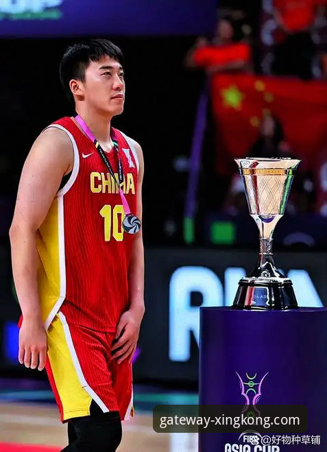 星空官网客户端 揭秘中国男篮91-81胜澳大利亚背后:王俊杰23分爆发背后的战术创新与突破思维